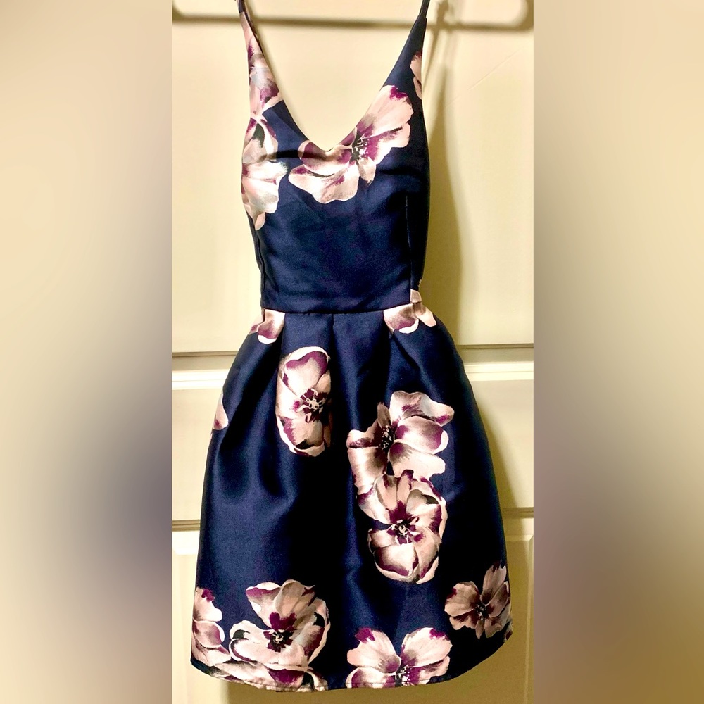 Flattering Midnight Doll Floral Dress🌸 perfect for a fancy occasion